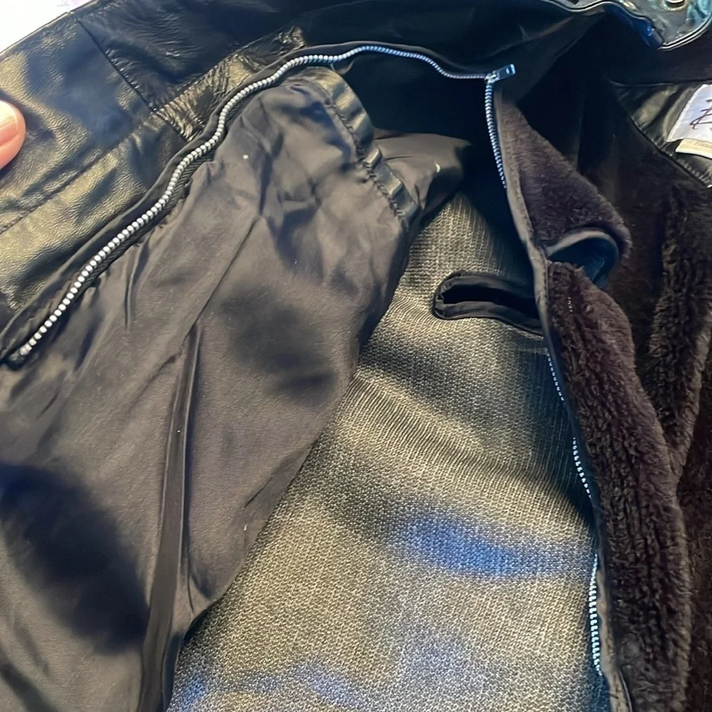 Bermans Vintage 1980s Leather Black Leather 44L Bomber Moto Jacket